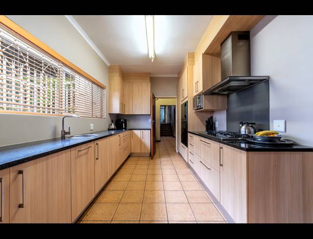4 BEDROOM HOUSE FOR SALE IN HELDERKRUIN
